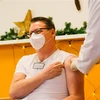 Tiêm vaccine phòng COVID-19 cho người dân ở Cologne (Đức) ngày 27/12/2020. (Ảnh: THX/TTXVN)