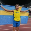 Mondo Duplantis ăn mừng khi giành huy chương Vàng ở nội dung nhảy sào nam tại Olympic Tokyo 2020. (Nguồn: theguardian.com)