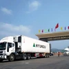 Phương vận chuyển hàng hóa xuất nhập khẩu ở Móng Cái. (Ảnh: TTXVN/TTXVN)