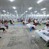 Huyện Mê Linh (Hà Nội) tổ chức tiêm vaccine ngừa COVID-19 cho công nhân tại các công ty ở Khu công nghiệp Quang Minh, ngày 28/7/2021. (Ảnh: Minh Quyết/TTXVN)
