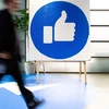 Biểu tượng "Like" tại trụ sở của Facebook ở bang California (Mỹ). (Ảnh: AFP/TTXVN)