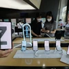 Dòng điện thoại thông minh Galaxy Z mới của Samsung được trưng bày tại một cửa hàng ở Seoul (Hàn Quốc), ngày 17/8/2021. (Nguồn: en.yna.co.kr)