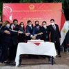 Bạn bè quốc tế chúc mừng Đại sứ quán Việt Nam tại Ai Cập nhân dịp Quốc khánh 2/9. (Ảnh: Nguyễn Trường/TTXVN)