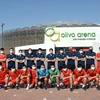 Đội tuyển futsal Việt Nam chụp ảnh lưu niệm trước Nhà thi đấu Olivo Arena - địa điểm tập luyện trong thời gian tập huấn tại Tây Ban Nha. (Nguồn: VFF)