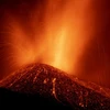 Dung nham từ một vụ phun trào núi lửa trên đảo La Palma ở Canaries (Tây Ban Nha), ngày 23/9/2021. (Nguồn: apnews.com)
