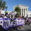 Người biểu tình phản đối luật hạn chế phá thai hà khắc tại Washington, D.C. (Mỹ), ngày 2/10/2021. (Ảnh: AFP/TTXVN)