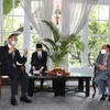 Phó Thủ tướng Campuchia Hor Namhong (phải) trao đổi với Ủy viên Quốc vụ kiêm Bộ trưởng Ngoại giao Trung Quốc Vương Nghị tại Phnom Penh (Campuchia), ngày 13/9/2021. (Nguồn: xinhuanet.com)