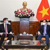 Bộ trưởng Bộ Ngoại giao Bùi Thanh Sơn tiếp Đại sứ Cộng hòa Ba Lan tại Việt Nam, ông Wojciech Gerwel. (Ảnh: TTXVN)