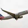 Máy bay Boeing 737 MAX của American Airlines cất cánh trong chuyến bay thử nghiệm tại sân bay quốc tế Dallas-Fort Worth ở bang Texas (Mỹ), ngày 2/12/2020. (Ảnh: AFP/TTXVN)