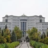 Thư viện Quốc gia Tajikistan giữa không gian xanh. (Ảnh: Duy Trinh/TTXVN)