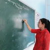 Cô giáo Nguyễn Thị Dạ Thảo - Trưởng Tiểu học Hưng Phong (Bến Tre) được vinh danh trong chương trình "Chia sẻ cùng thầy cô," sáng 20/11. (Ảnh: Huỳnh Phúc Hậu/TTXVN)