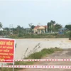 Chính quyền địa phương cảnh báo cấm người dân và phương tiện lưu thông qua cầu Thống Nhất (Đắk Lắk). (Ảnh: Tuấn Anh/TTXVN)