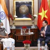 Chủ tịch Quốc hội Vương Đình Huệ tiếp Thủ hiến bang Kelara của Ấn Độ, ông Pinarayi Vijayan. (Ảnh: Doãn Tấn/TTXVN)