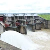 Đập thủy điện của nhà máy thủy điện Buôn Kuốp điều tiết nguồn nước theo quy trình vận hành liên hồ chứa trên lưu vực sông Srêpôk. (Ảnh: Anh Dũng/TTXVN)