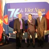 Giáo sư Jonathan Van Tam (ngoài cùng bên trái) - Phó Giám đốc y tế vùng England tại Lễ kỷ niệm 76 năm Quốc khánh nước Cộng hòa xã hội chủ nghĩa Việt Nam do Đại sứ quán Việt Nam tại Vương quốc Anh tổ chức, ngày 20/9/2021. (Ảnh: Đình Thư/TTXVN)