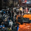 Người biểu tình tập trung tại thành phố Almaty (Kazakhstan) nhằm phản đối việc tăng giá khí đốt, ngày 4/1/2022. (Ảnh: AFP/TTXVN)