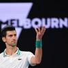 Tay vợt Novak Djokovic thi đấu trong trận chung kết đơn nam giải Australia mở rộng tại thành phố Melbourne, ngày 21/2/2021. (Ảnh: AFP/TTXVN)