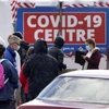 Người dân xếp hàng chờ xét nghiệm COVID-19 tại Wellington (New Zealand). (Ảnh: AFP/TTXVN)