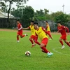 Các cầu thủ U23 Việt Nam trên sân tập tại Campuchia. (Ảnh: Trần Long/TTXVN)