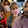Người dân đeo khẩu trang phòng lây nhiễm COVID-19 tại Blang Bintang, Aceh (Indonesia). (Ảnh: AFP/TTXVN)