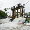Trạm bơm tiêu úng tại xã Hải Quế, huyện Hải Lăng hoạt động hết công suất để cứu diện tích lúa bị ngập. (Ảnh: TTXVN)
