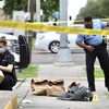 Cảnh sát điều tra tại hiện trường một vụ xả súng ở New Orleans, bang Louisiana (Mỹ) ngày 2/5/2021. (Ảnh: AP/TTXVN)