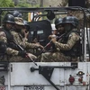 Binh sỹ bán quân sự Pakistan tuần tra trên đường phố Karachi sau một vụ tấn công của các tay súng ở đây. (Ảnh: AFP/TTXVN)