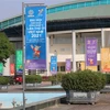 Phướn trang trí tuyên truyền SEA Games 31 được treo trước cửa Nhà thi đấu đa năng tỉnh Bắc Ninh. (Ảnh: Thanh Thương/TTXVN)
