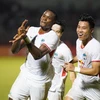 Cầu thủ Hoàng Anh Gia Lai (Việt Nam) Brandao cùng đồng đội ăn mừng sau khi ghi bàn duy nhất của trận đấu. (Ảnh: Thanh Vũ/TTXVN)