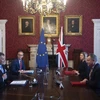 Phó Chủ tịch Ủy ban châu Âu Maros Sefcovic (trái) trong cuộc gặp với Bộ trưởng phụ trách Brexit của Anh David Frost, thảo luận về thoả thuận hậu Brexit tại London (Anh), ngày 9/6/2021. (Ảnh: AFP/TTXVN)