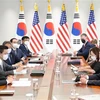 Tổng thống Hàn Quốc Yoon Suk-yeol (trái) và Tổng thống Mỹ Joe Biden (phải) trong cuộc hội đàm tại Seoul, ngày 21/5/2022. (Ảnh: Yonhap/TTXVN)
