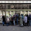EU quyết định loại thêm ba ngân hàng Nga ra khỏi hệ thống SWIFT, trong đó có ngân hàng Sberbank. (Ảnh: AFP/TTXVN)