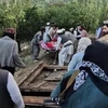 Chuyển nạn nhân bị thương trong trận động đất ở tỉnh Paktika (Afghanistan), ngày 22/6/2022. (Ảnh: Bakhtar News Agency/TTXVN)