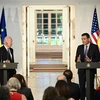 Tổng thống Mỹ Joe Biden (trái) và Thủ tướng Tây Ban Nha Pedro Sanchez tại cuộc họp báo ở Madrid, ngày 28/6/2022. (Ảnh: AFP/TTXVN)