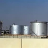 Bể chứa tại một cơ sở khai thác dầu ở thành phố Dammam (Saudi Arabia). (Ảnh: AFP/TTXVN)