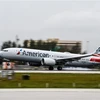 Máy bay của hãng hàng không American Airlines tại sân bay quốc tế Miami, bang Florida (Mỹ). (Ảnh: AFP/TTXVN)