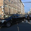 Đoàn xe chở thi hài của cố Thủ tướng Nhật Bản Abe Shinzo rời Bệnh viện Đại học Y Nara về tư gia của ông ở thủ đô Tokyo, ngày 9/7/2022. (Ảnh: AFP/TTXVN)