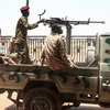 Binh sỹ quân đội Sudan tuần tra tại thủ đô Khartoum. (Ảnh: AFP/TTXVN)