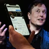 Câu chuyện giữa Twitter và CEO của Tesla trở nên căng thẳng kể từ khi ông Elon Musk thông báo “quay xe,” dừng lại việc mua lại mạng xã hội này. (Ảnh: AFP/TTXVN)