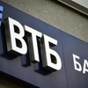 Biểu tượng ngân hàng VTB tại trụ sở ở Moskva (Nga). (Ảnh: AFP/TTXVN)