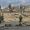 Lính thủy đánh bộ Mỹ tham gia cuộc tập trận chung với lực lượng Phòng vệ Mặt đất Nhật Bản trên đảo Shizuoka, miền Trung Nhật Bản, ngày 23/3/2022. (Ảnh: Kyodo/TTXVN)