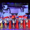 Các tiết mục văn nghệ mang lời ca, điệu múa thắt chặt tình cảm hai nước Việt Nam-Lào trong chương trình truyền hình đặc biệt "Tình sâu hơn nước Hồng Hà, Cửu Long," tại Hà Nội tối 29/8/2022. (Ảnh: Minh Đức/TTXVN)