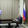Tổng thống Nga Vladimir Putin (phải) trong cuộc hội đàm trực tuyến với người đồng nhiệm Mỹ Joe Biden (trái, trên màn hình), tại Moskva, ngày 7/12/2021. Ảnh: AFP/TTXVN