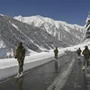 Binh sỹ Ấn Độ tuần tra gần khu vực Ladakh, ngày 28/2/2021. (Ảnh: AFP/TTXVN)