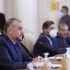 Ngoại trưởng Iran Hossein Amir Abdollahian (trái) tại cuộc hội đàm với người đồng cấp Nga Sergei Lavrov ở Moskva ngày 15/3/2022. (Ảnh: AFP/TTXVN)