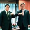 Ngoại trưởng Hàn Quốc Park Jin (phải) và Ngoại trưởng Nhật Bản Yoshimasa Hayashi tại cuộc gặp bên lề Khóa họp thường niên Đại hội đồng Liên hợp quốc ở New York (Mỹ), ngày 19/9/2022. (Ảnh: Yonhap/TTXVN)