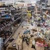 Đổ vỡ hàng hoá tại một siêu thị ở Shiroishi, tỉnh Miyagi, miền Đông Bắc Nhật Bản sau động đất có độ lớn 7,4 ngày 17/3/2022. (Ảnh: AFP/TTXVN)