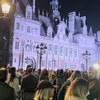 Chương trình âm thanh ánh sáng với chủ để “Sự kỳ diệu của quang phổ”, được trình diễn tại quảng trường Tòa thị chính Paris.
