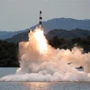Một vụ phóng thử tên lửa đạn đạo trong cuộc tập trận chiến thuật của Quân đội Nhân dân Triều Tiên (ảnh do Hãng thông tấn Trung ương Triều Tiên công bố ngày 10/10/2022). (Ảnh: KCNA/TTXVN)