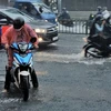 Mưa kéo dài khiến khu vực đường Calmette, Quận 1 (Thành phố Hồ Chí Minh) bị ngập nhẹ. (Ảnh: Hồng Giang/TTXVN)